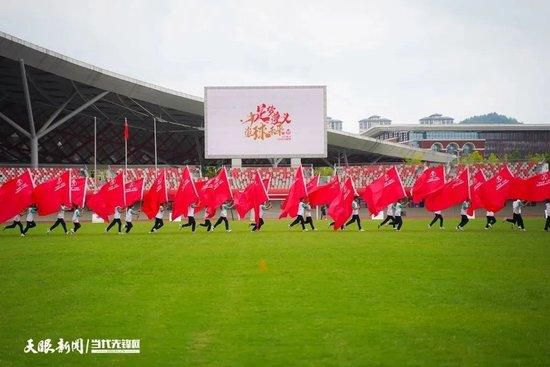 影片开启了汤姆;克鲁斯的银幕偶像之路，同时使得大批美国青年在影片的感召下加入美国海军